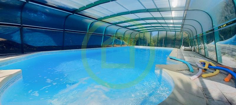 Maison - 260 m² - 8 pièces