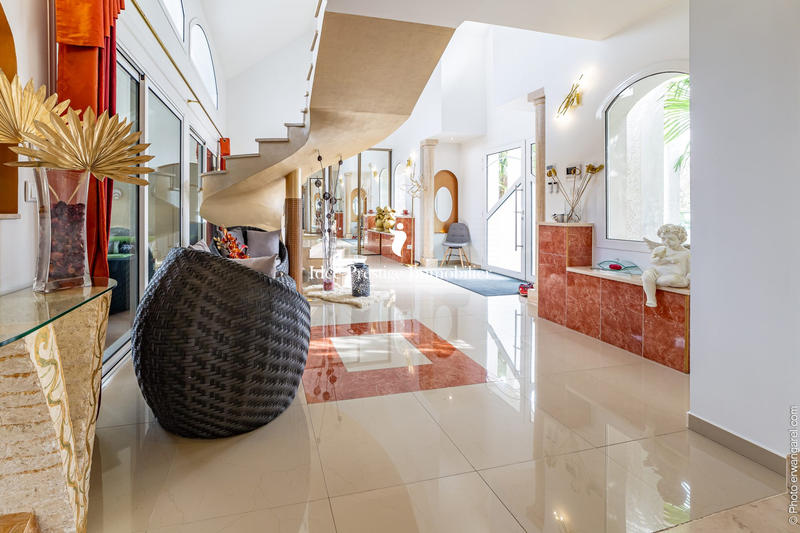 Maison contemporaine - 574 m² - 15 pièces