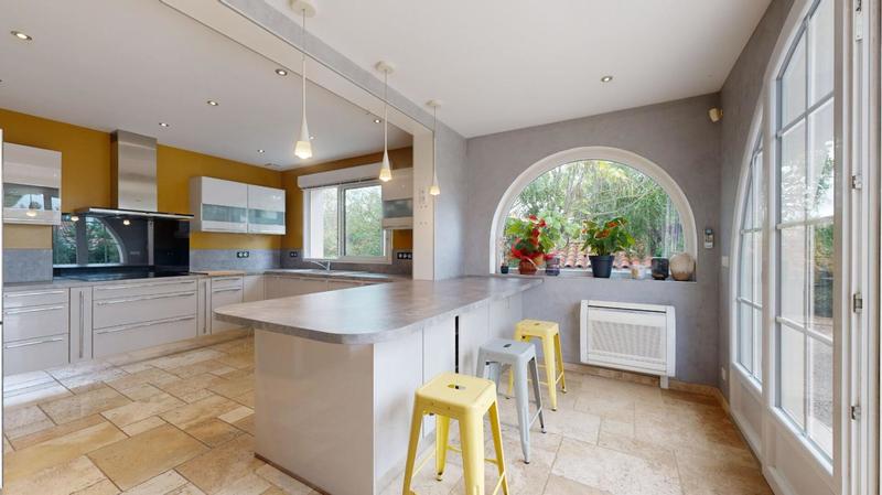 Villa - 311 m² - 12 pièces