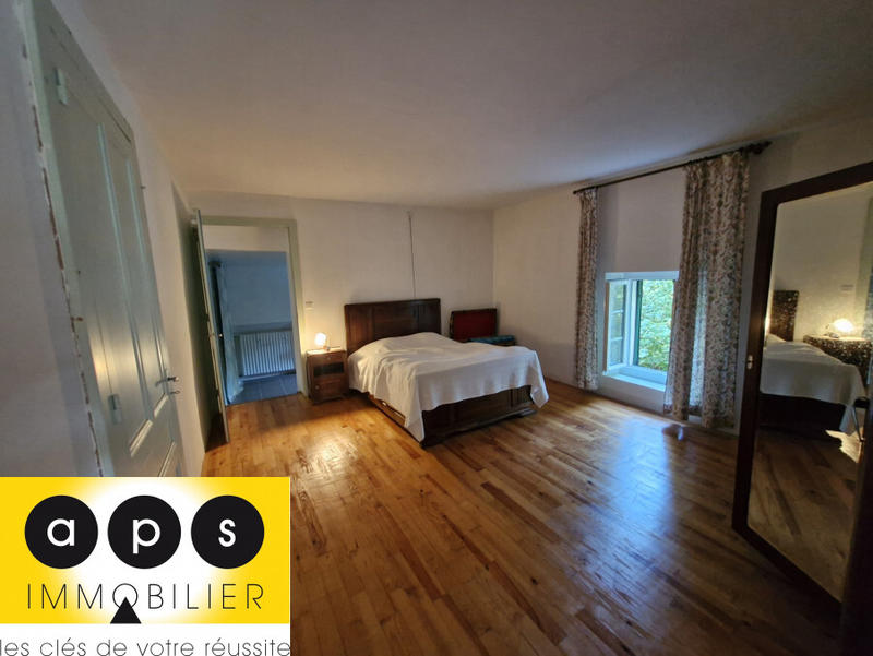 Maison - 220 m² - 10 pièces