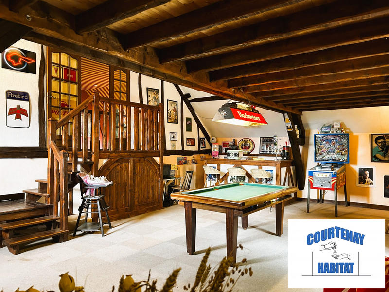 Maison traditionnelle - 280 m² - 7 pièces