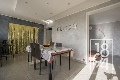 Appartement - 96 m² - 5 pièces