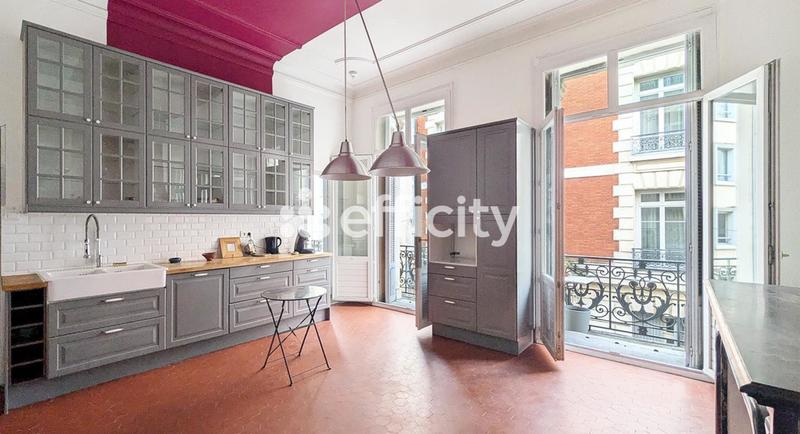 Appartement - 131 m² - 6 pièces