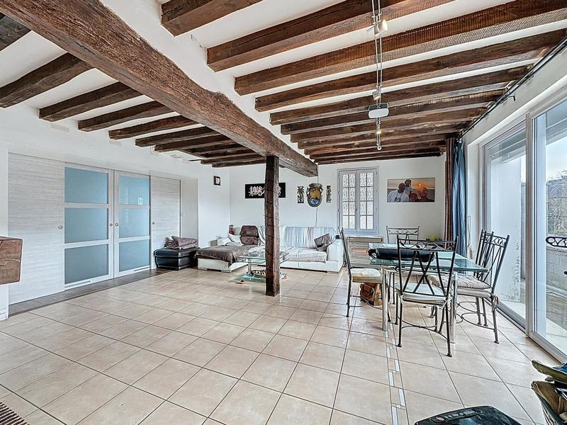 Maison - 240 m² - 9 pièces