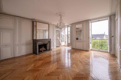 Appartement - 239 m² - 8 pièces