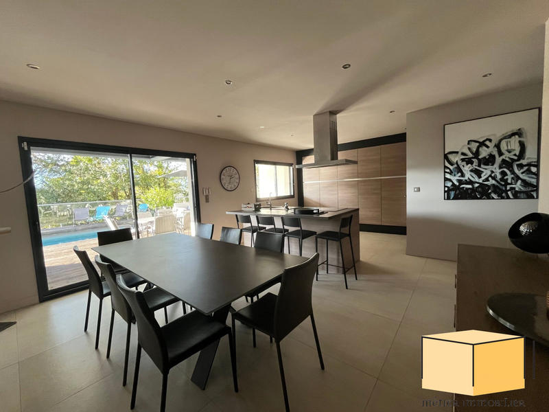 Villa - 207 m² - 6 pièces