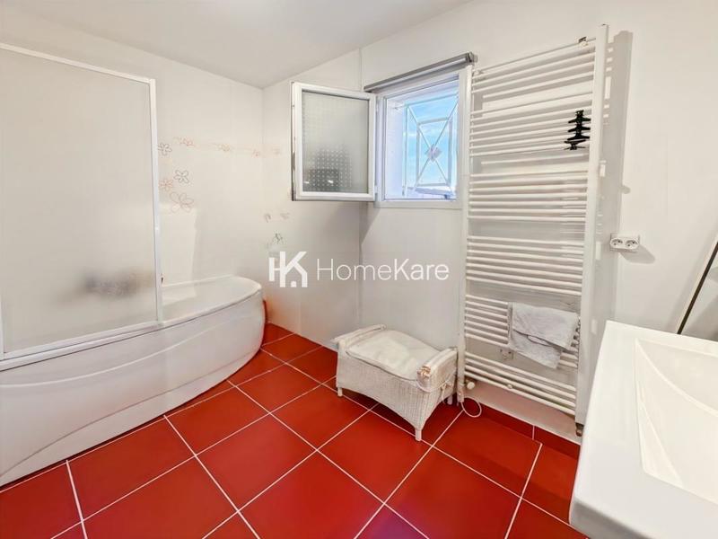 Maison - 206 m² - 8 pièces