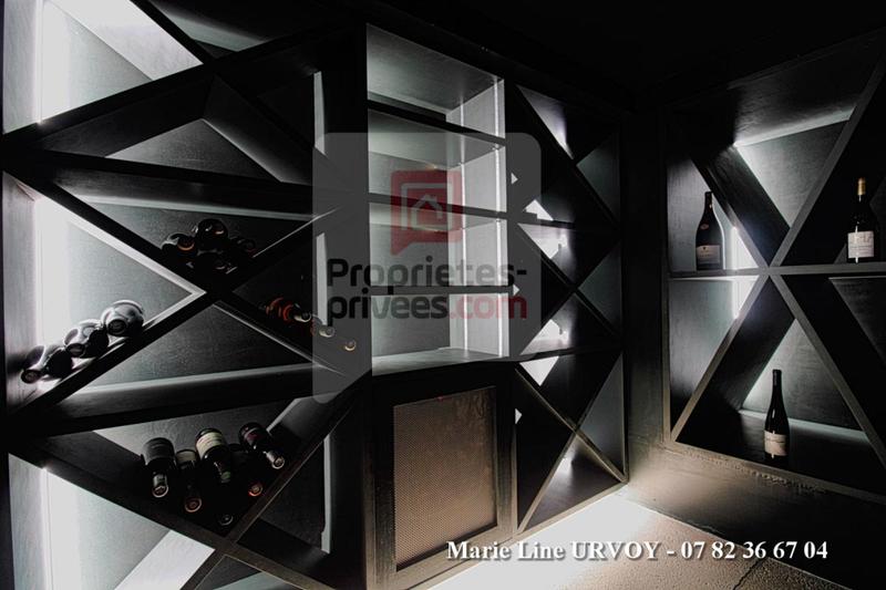 Maison - 300 m² - 8 pièces