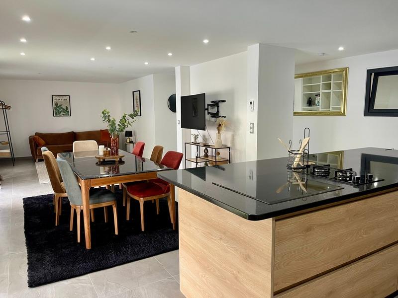 Maison - 328 m² - 9 pièces