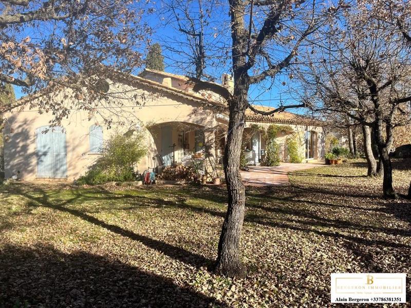 Maison traditionnelle - 157 m² - 6 pièces