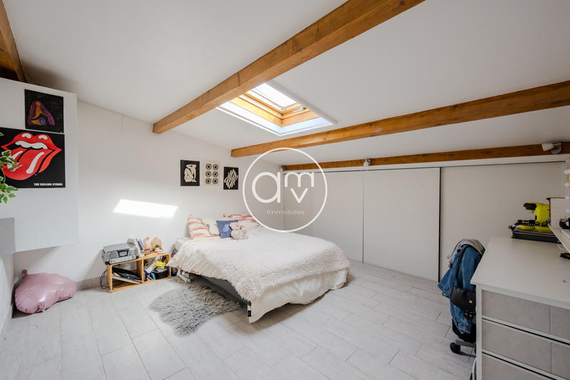 Maison - 212 m² - 7 pièces