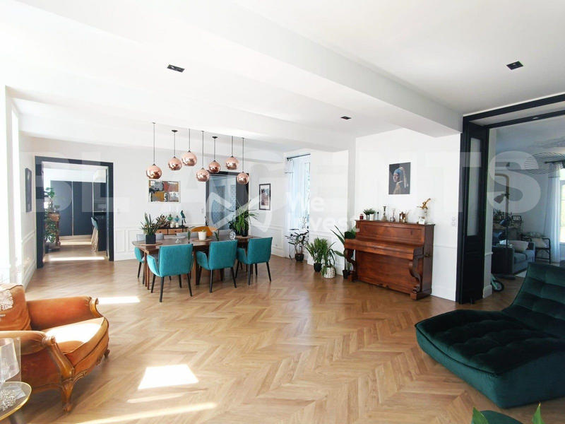 Maison - 282 m² - 13 pièces