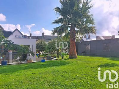 Maison - 252 m² - 9 pièces