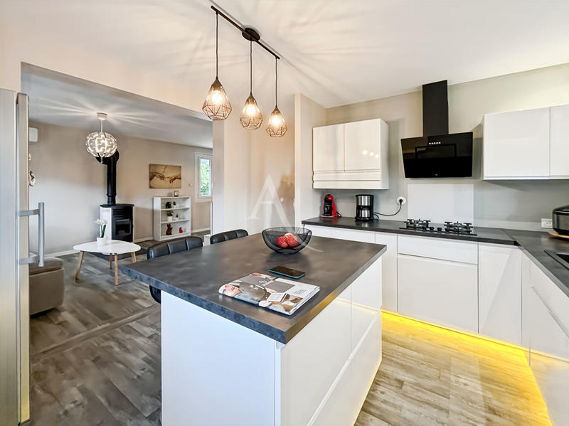 Maison - 87 m² - 5 pièces