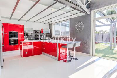 Villa - 260 m² - 9 pièces