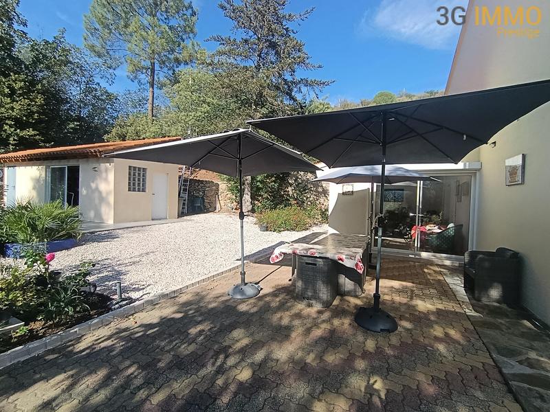 Villa - 247 m² - 8 pièces