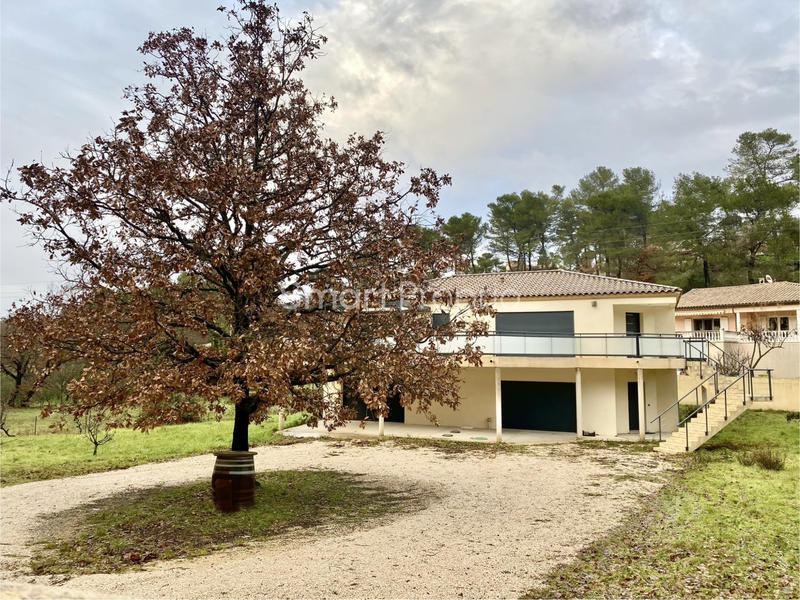 Propriété - 250 m² - 6 pièces