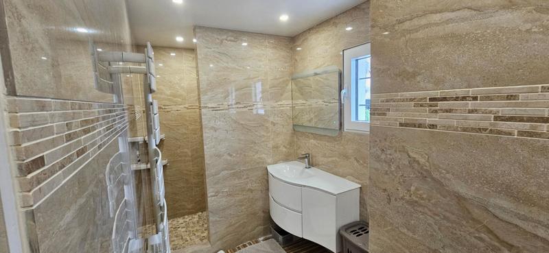 Maison - 207 m² - 7 pièces