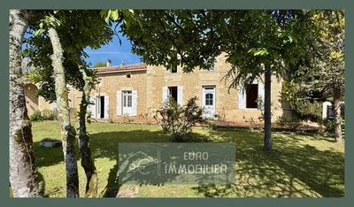 Maison - 197 m² - 7 pièces