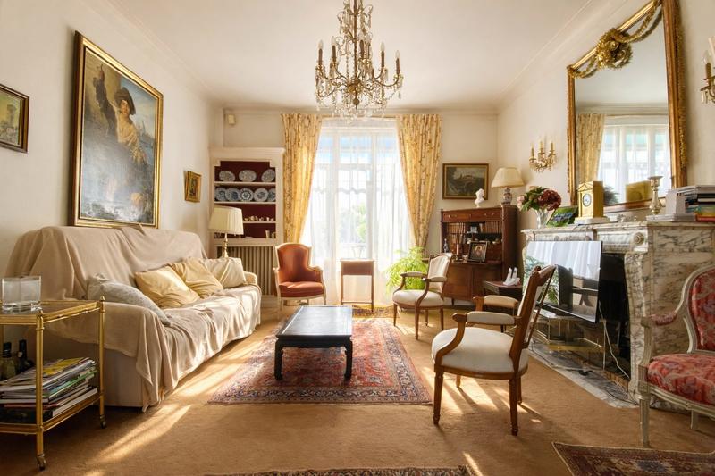 Maison - 230 m² - 8 pièces