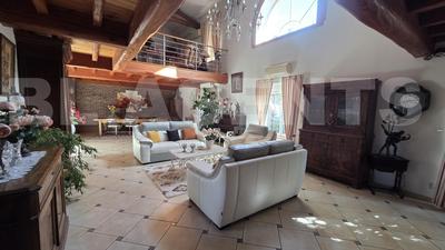 Maison - 634 m² - 21 pièces