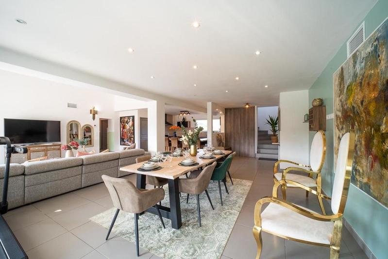 Villa - 250 m² - 8 pièces