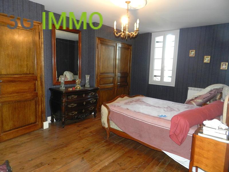 Maison - 230 m² - 10 pièces