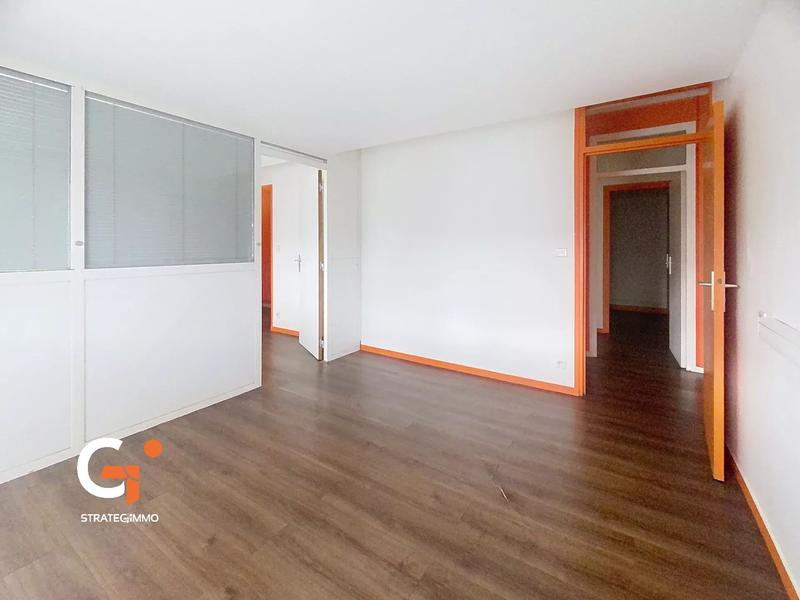 Local commercial - 238 m² - 9 pièces