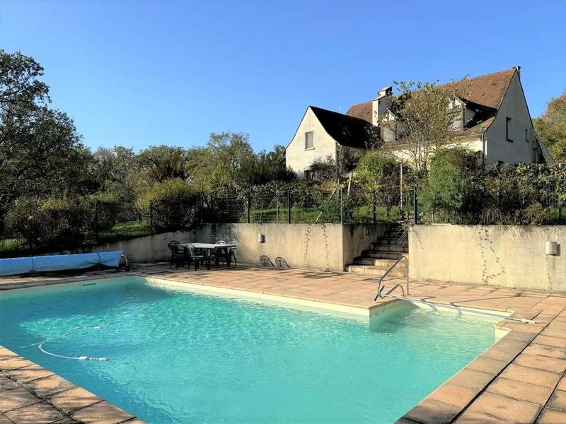 Propriété - 204 m² - 9 pièces