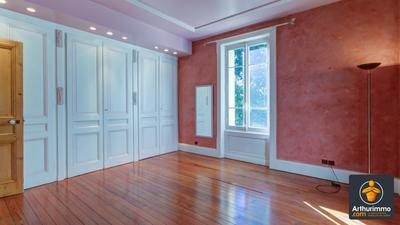 Maison - 180 m² - 9 pièces