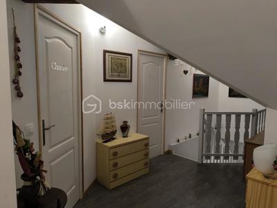 Maison - 218 m² - 10 pièces