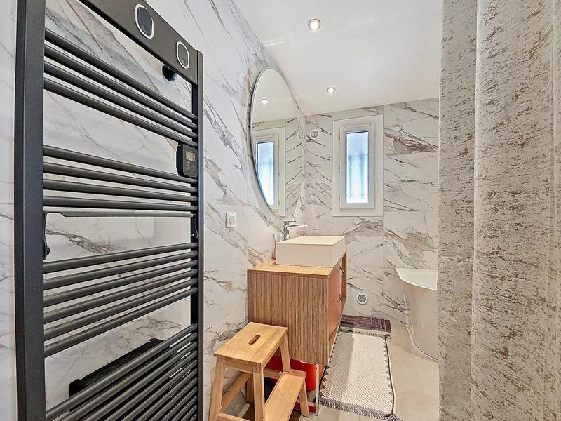 Maison - 236 m² - 9 pièces