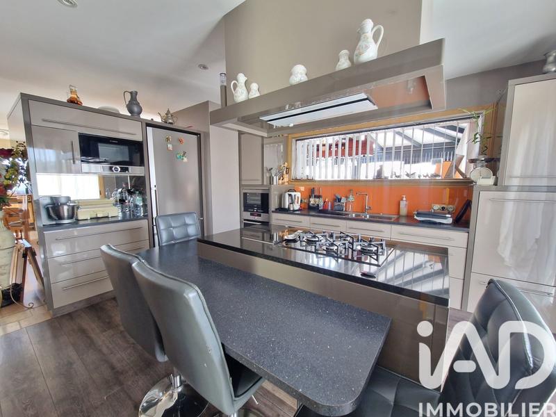 Maison - 208 m² - 6 pièces