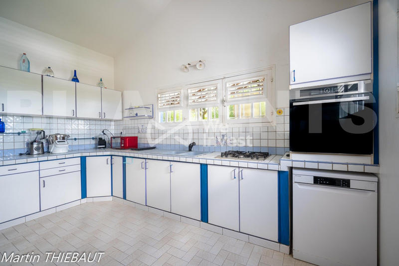 Maison - 260 m² - 12 pièces