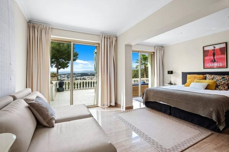 Villa - 250 m² - 7 pièces