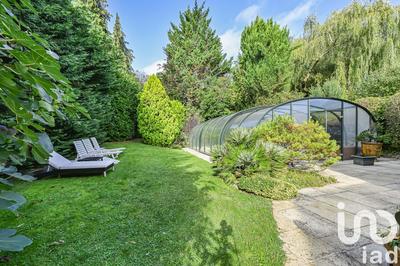 Maison - 250 m² - 10 pièces