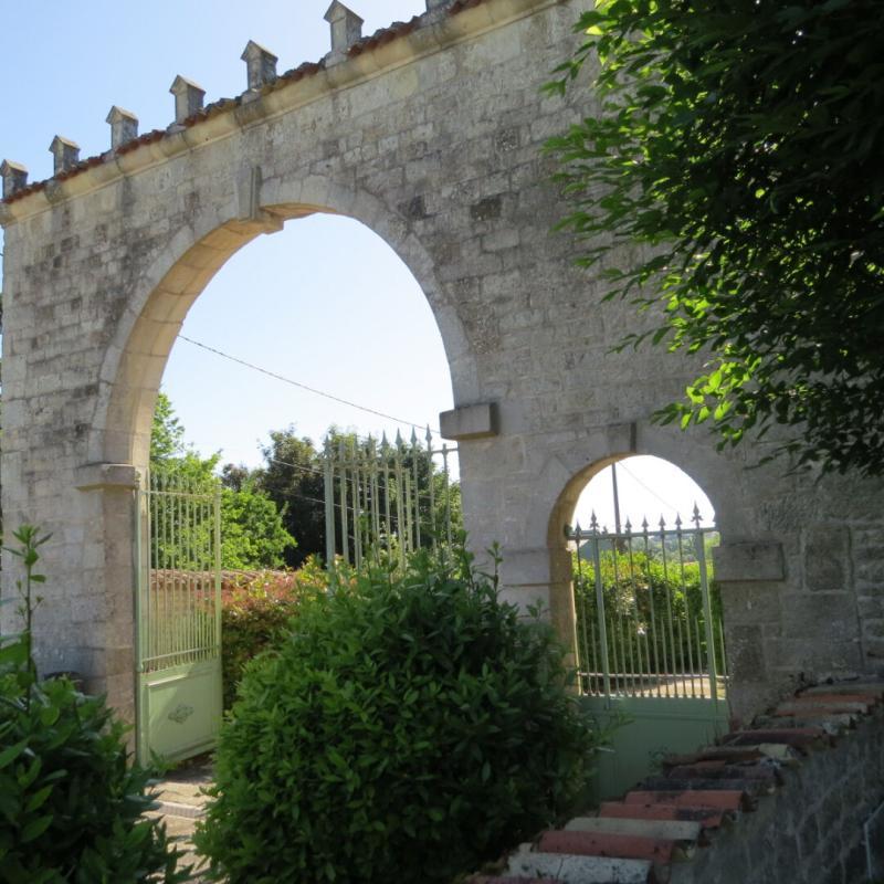 Demeure - 400 m² - 12 pièces