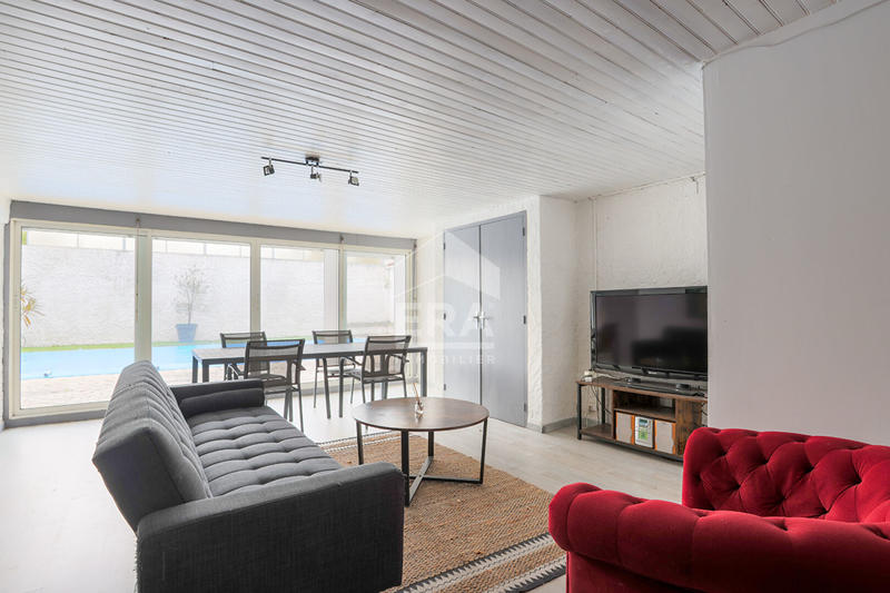 Maison - 180 m² - 9 pièces