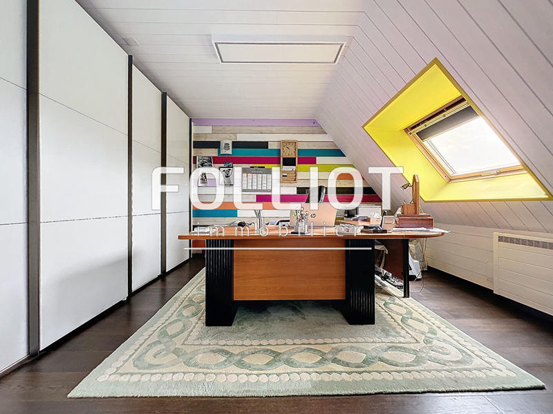 Maison - 215 m² - 10 pièces