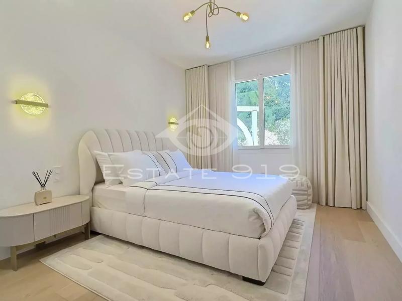 Villa - 289 m² - 8 pièces