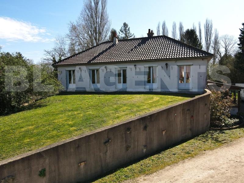 Maison traditionnelle - 191 m² - 9 pièces