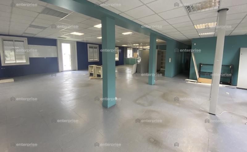 Bureau - 696 m²
