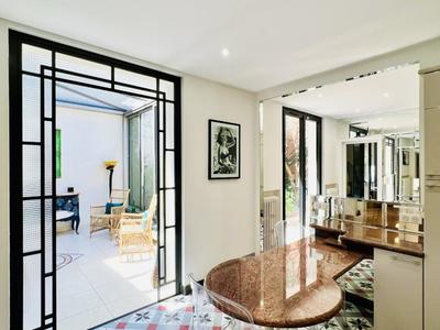 Propriété - 305 m² - 8 pièces