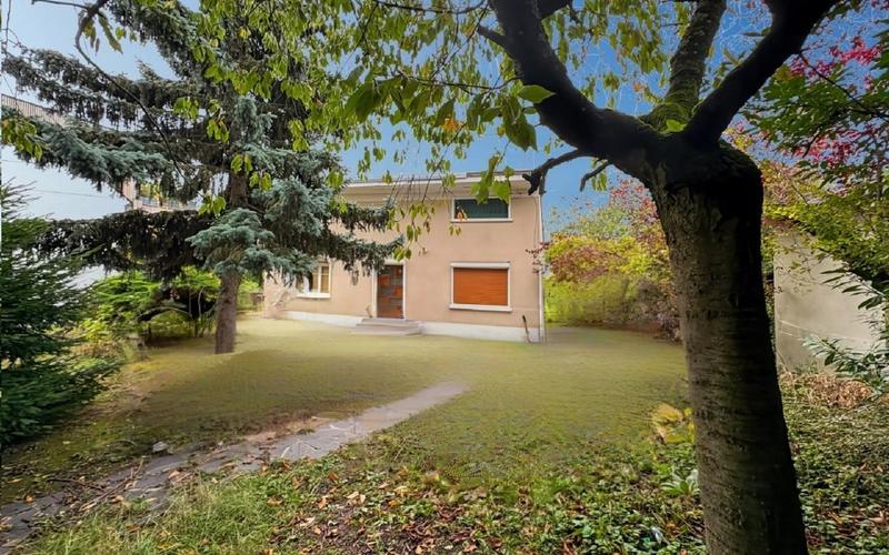 Maison - 210 m² - 8 pièces