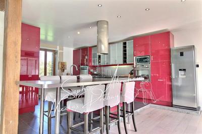 Maison - 242 m² - 7 pièces