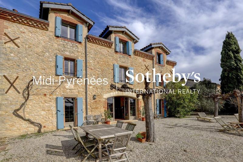 Maison - 585 m² - 18 pièces