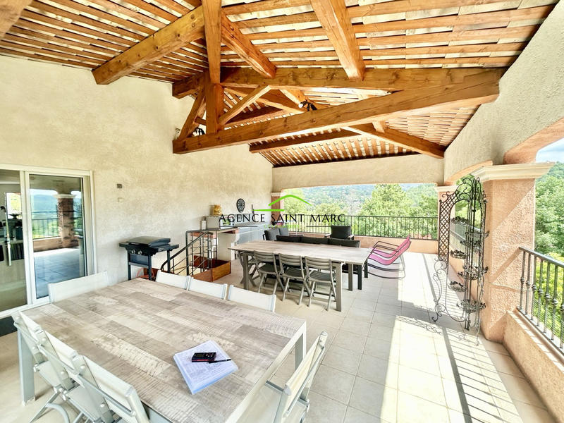 Maison - 180 m² - 5 pièces