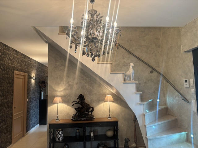 Maison - 232 m² - 6 pièces