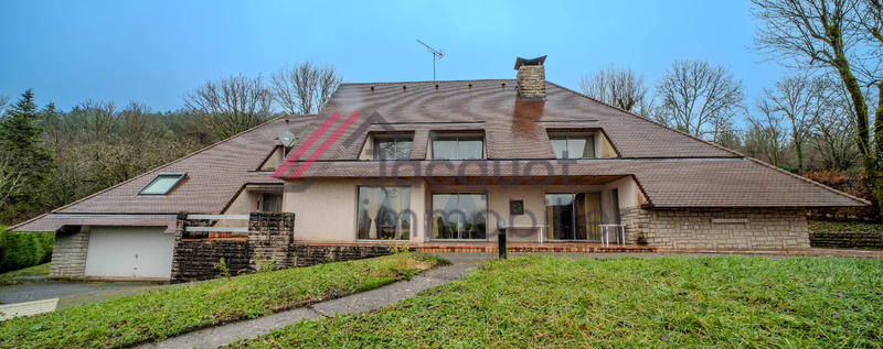 Maison - 385 m² - 12 pièces