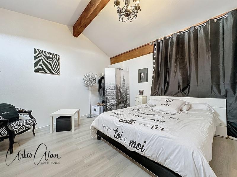 Maison - 271 m² - 9 pièces
